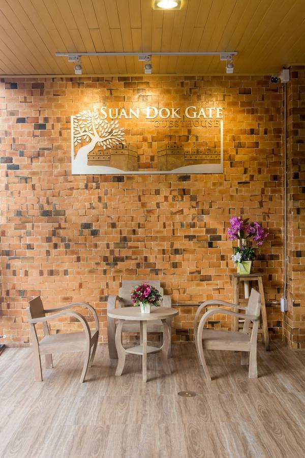Suan Dok Gate Guesthouse Τσιάνγκ Μάι Εξωτερικό φωτογραφία